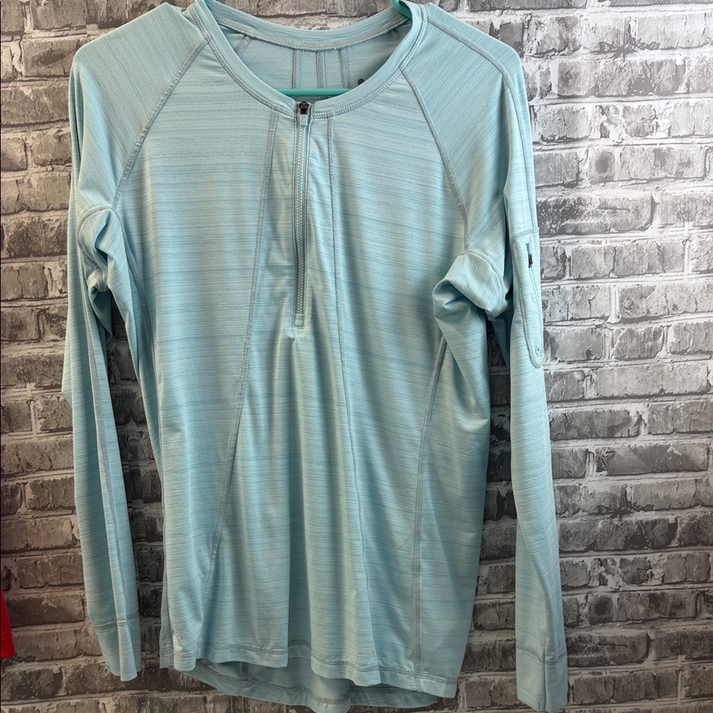 ATHLETA Light Blue Long‎ Sleeve Athletic Top